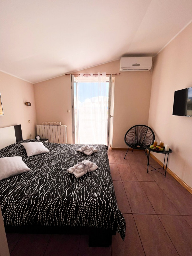 Bright and Sunny Room with Terrace, Zadar & Krk Vacation Oasis Zadar