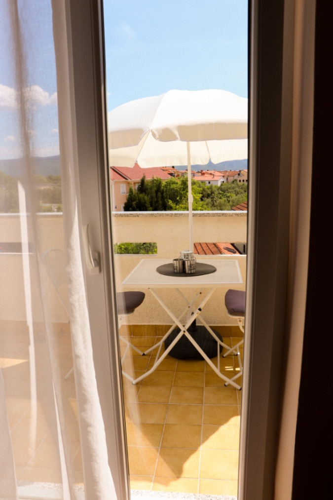 Bright and Sunny Room with Terrace, Zadar & Krk Vacation Oasis Zadar