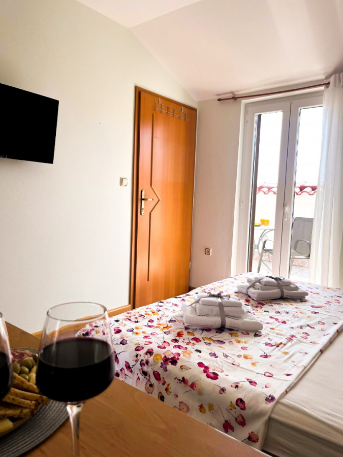 Summer Escape: Room with sea view terrace, Zadar & Krk Vacation Oasis Zadar