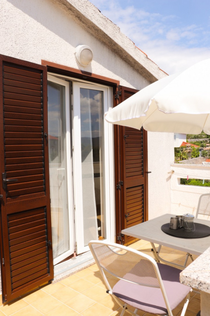 Bright and Sunny Room with Terrace, Zadar & Krk Vacation Oasis Zadar